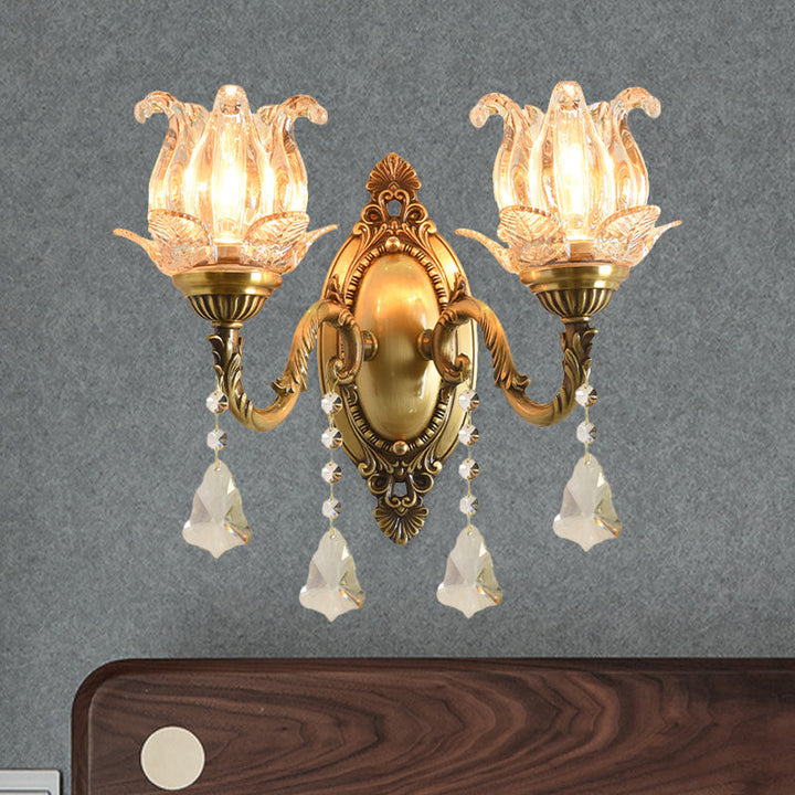 Traditionelle halb-offene Blumen-Wandlampe 1/2-Licht klares Glas Wandmontage Beleuchtung in Messing