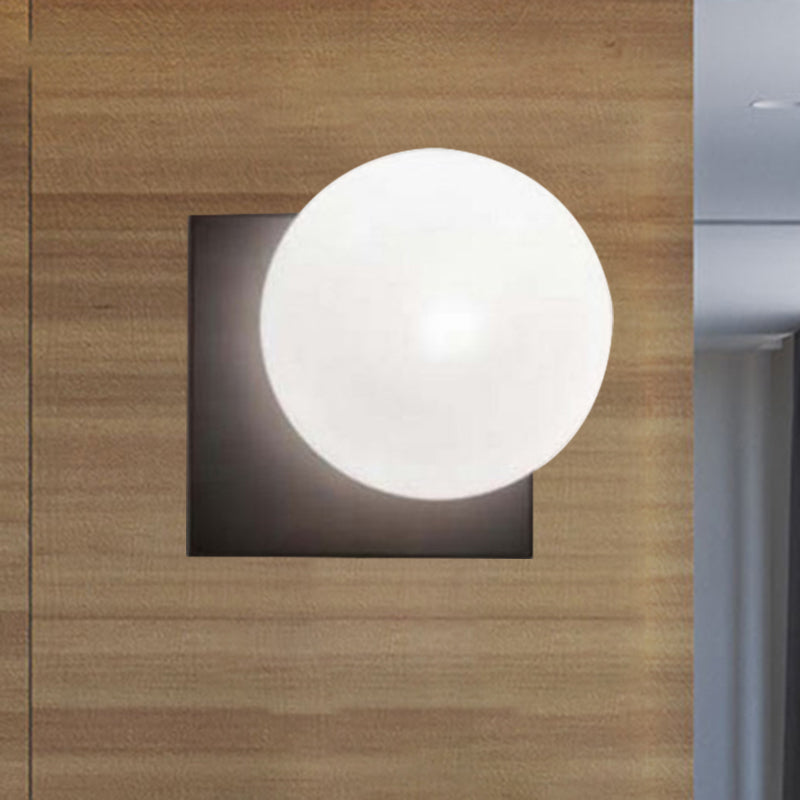 Moderne 1-Licht-Wandleuchte mit weißem Glasschirm Schwarze Kugel Wandleuchte