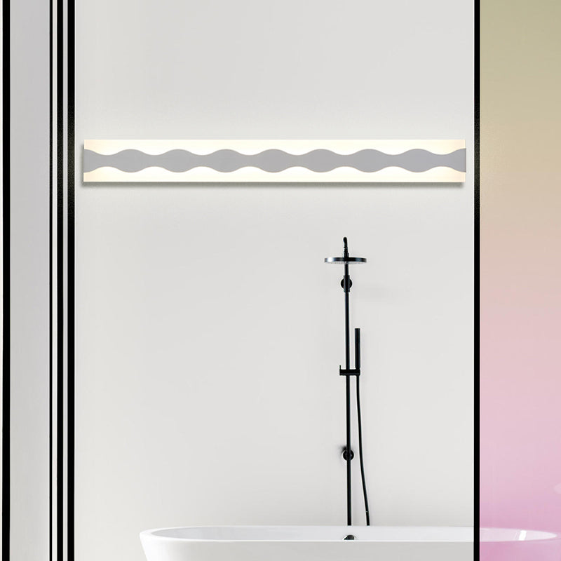 LED-Badezimmerspiegelbeleuchtung mit Wellen-Acrylschirm Weiße Wandschale