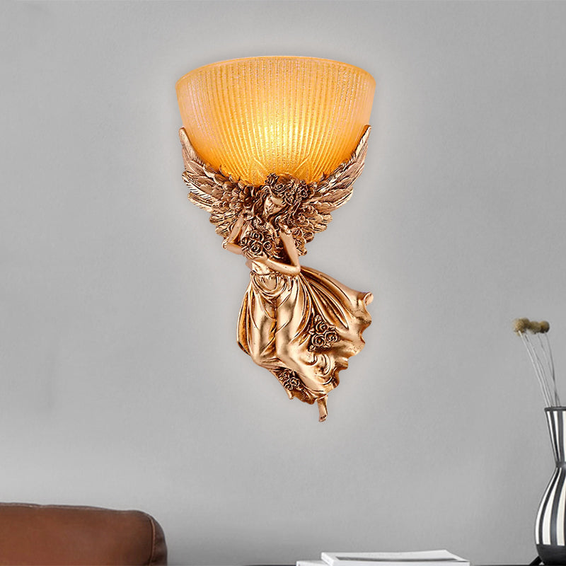 Einsäulige Engel Wandleuchte Landsitz Gold Harz Wandmontierte Lampe mit Bernsteinfarbenem Geriffeltem Glas Schirm, Rechts