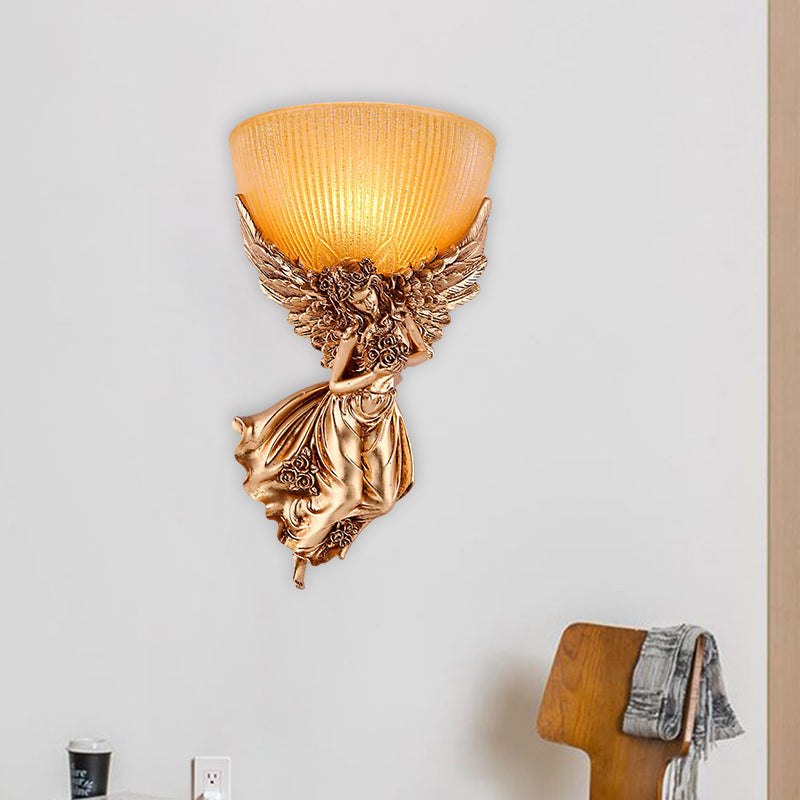 Einsäulige Engel Wandleuchte Landsitz Gold Harz Wandmontierte Lampe mit Bernsteinfarbenem Geriffeltem Glas Schirm, Rechts