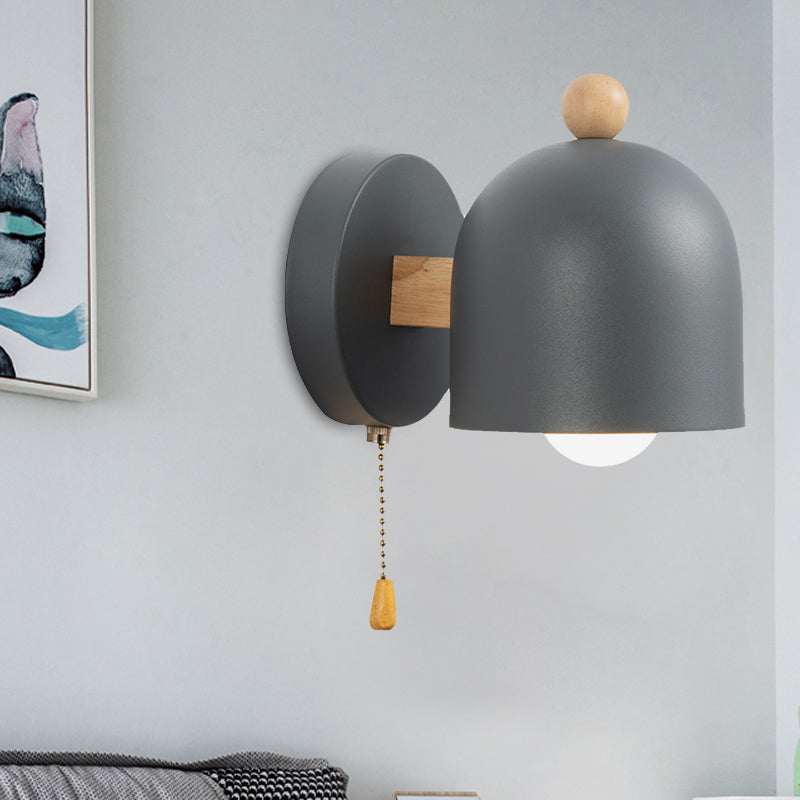 Nordic kleine Kuppel Zugkette Wandlampe Eisen 1 Glühbirne Schlafzimmer Wandmontage Beleuchtung in Grau mit Holzdetails