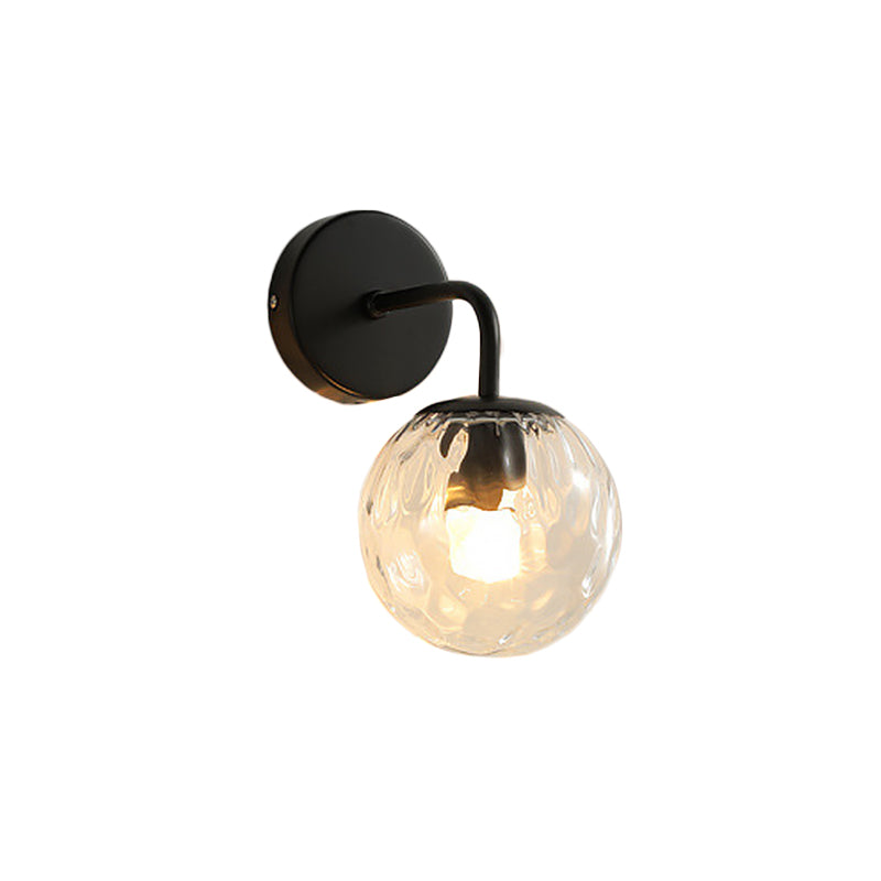 Ball-förmige Wandleuchte Minimalistisches klares gewelltes Glas 1-Licht Schlafzimmer Wandleuchte mit gebogenem Arm in Schwarz/Gold