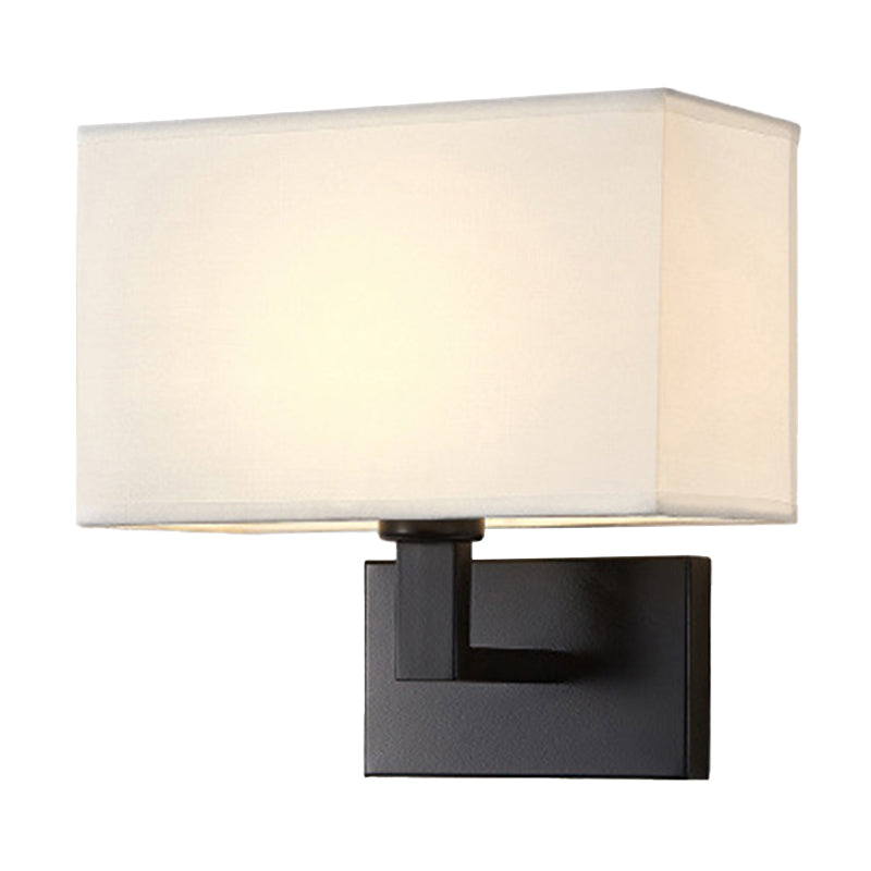 Postmoderne Kubus Wandleuchte Stoff 1-Licht Nachttisch Lese Wandleuchte in Weiß/Beige/Braun mit Schwarz/Gold Arm