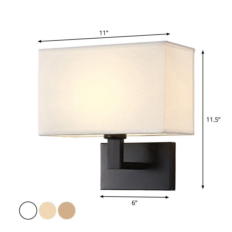 Postmoderne Kubus Wandleuchte Stoff 1-Licht Nachttisch Lese Wandleuchte in Weiß/Beige/Braun mit Schwarz/Gold Arm