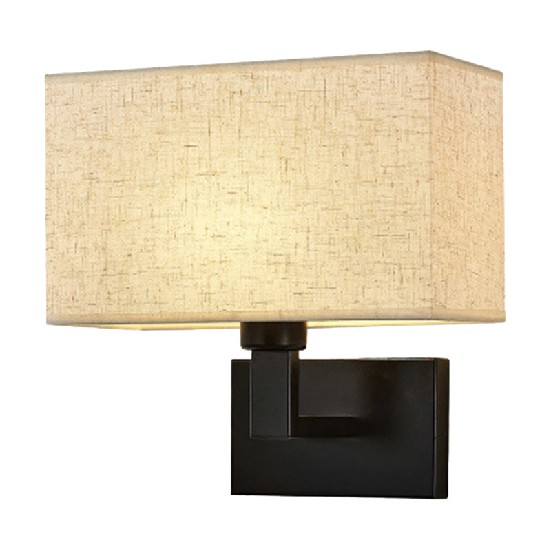 Postmoderne Kubus Wandleuchte Stoff 1-Licht Nachttisch Lese Wandleuchte in Weiß/Beige/Braun mit Schwarz/Gold Arm