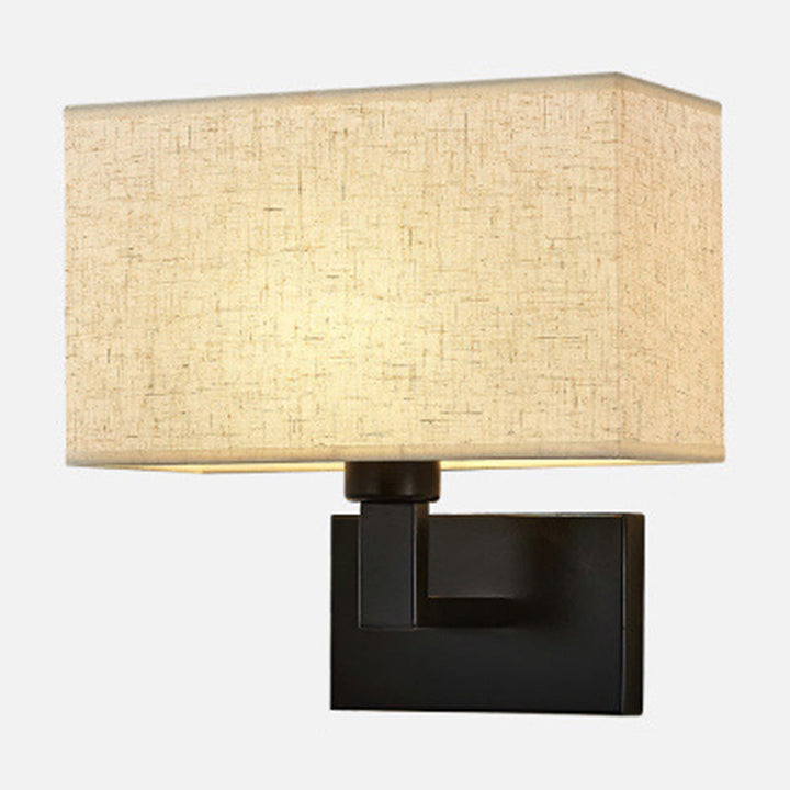 Postmoderne Kubus Wandleuchte Stoff 1-Licht Nachttisch Lese Wandleuchte in Weiß/Beige/Braun mit Schwarz/Gold Arm