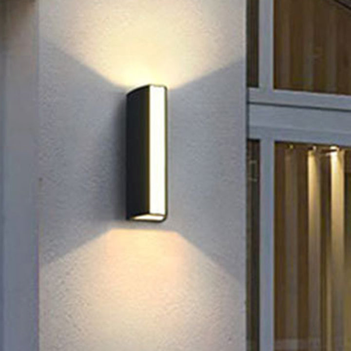 Schwarze Dreiecks-Prisma-Wandleuchte Modernes Metall Klein/Mittel/Groß LED Deckeneinbau-Wandleuchte in Warm/Weiß Licht