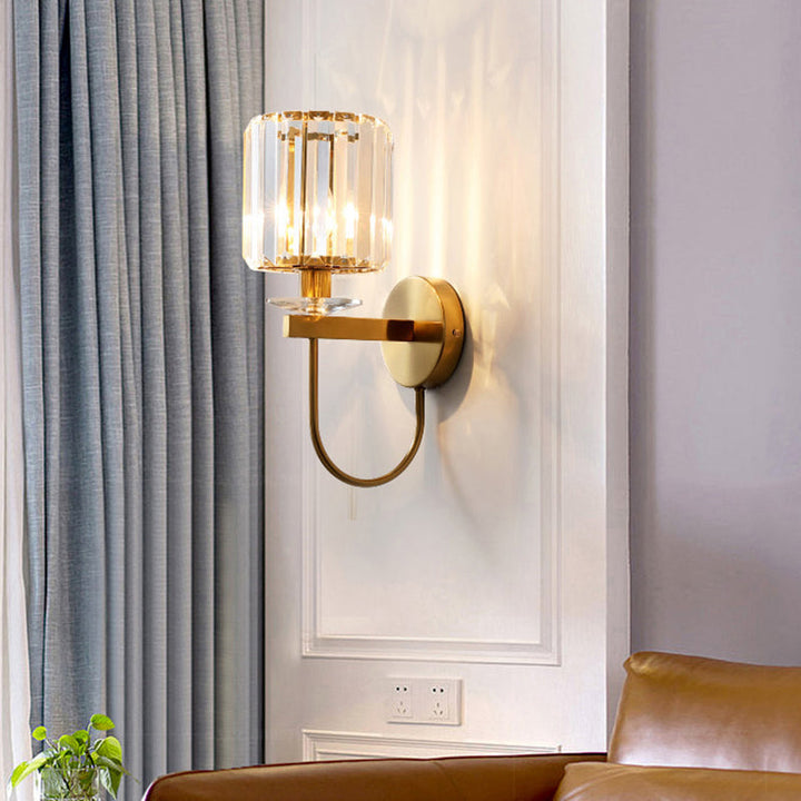 Zylindrische Kristall Wandbeleuchtung Postmodern 1 Kopf Goldfinish Wandleuchte mit gebogenem Arm