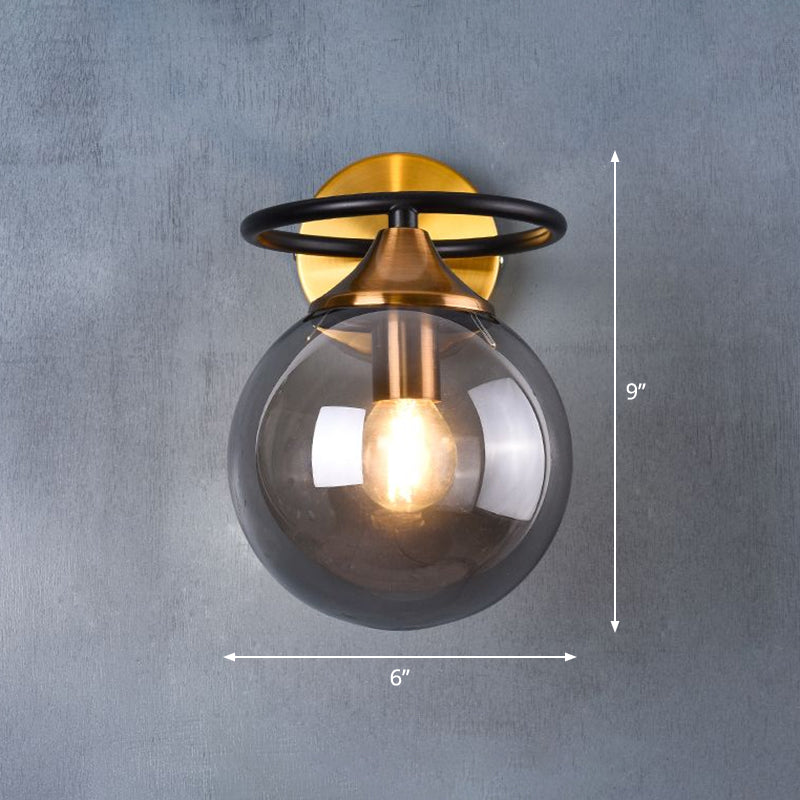 Postmoderne Stil Ball Wandlicht Glas 1-Licht Schlafzimmer Wandlampe in Messing