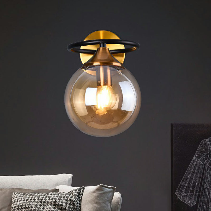 Postmoderne Stil Ball Wandlicht Glas 1-Licht Schlafzimmer Wandlampe in Messing
