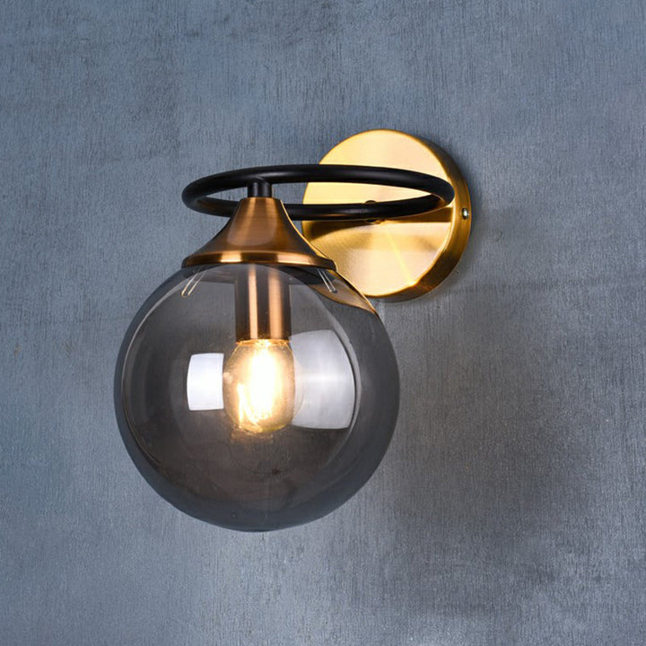 Postmoderne Stil Ball Wandlicht Glas 1-Licht Schlafzimmer Wandlampe in Messing