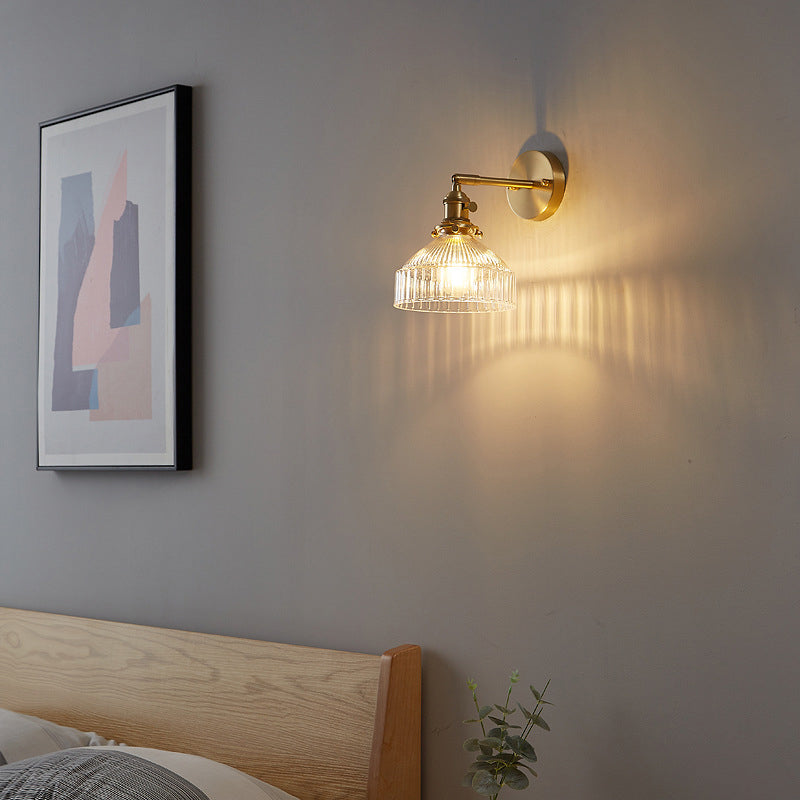 Industrielle Wandlampe Gepresstes Geriffeltes Glas Wandleuchte in Gold-Finish für Schlafzimmer