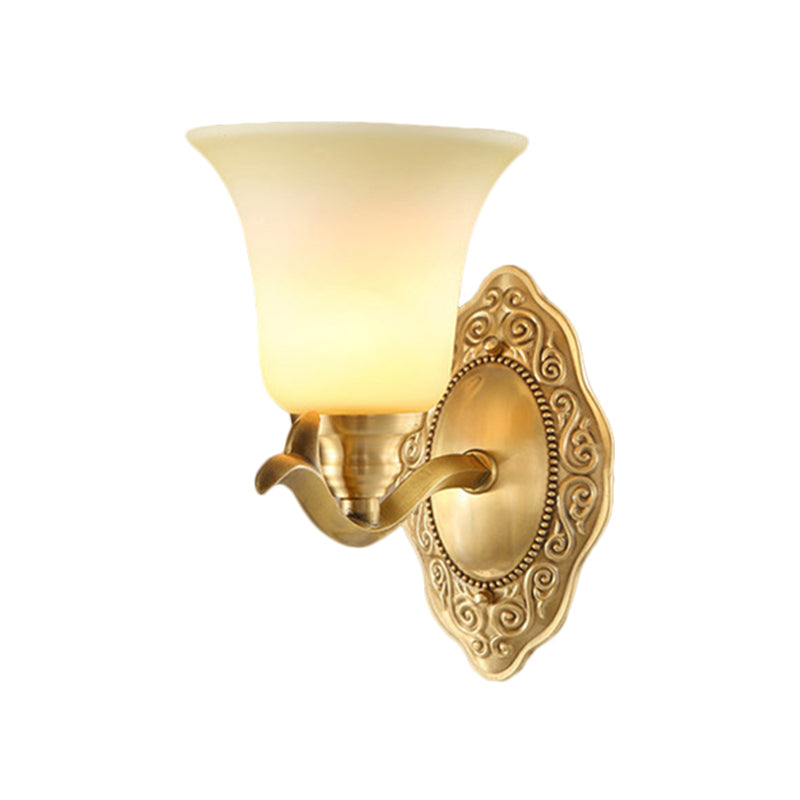 Traditionelle Glockenschirm Wandleuchte 1/2-Licht Frosted Glass Wandleuchte mit goldenem Metallarm