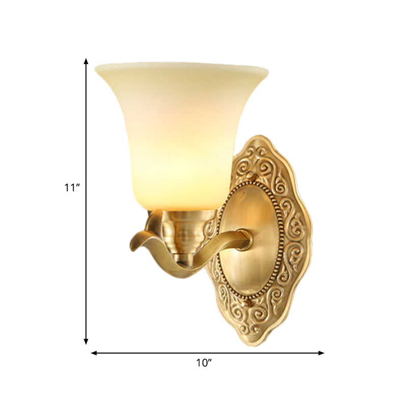 Traditionelle Glockenschirm Wandleuchte 1/2-Licht Frosted Glass Wandleuchte mit goldenem Metallarm