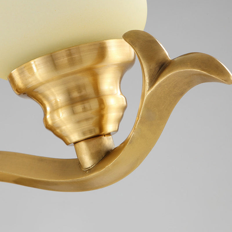 Traditionelle Glockenschirm Wandleuchte 1/2-Licht Frosted Glass Wandleuchte mit goldenem Metallarm