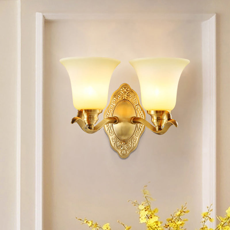 Traditionelle Glockenschirm Wandleuchte 1/2-Licht Frosted Glass Wandleuchte mit goldenem Metallarm