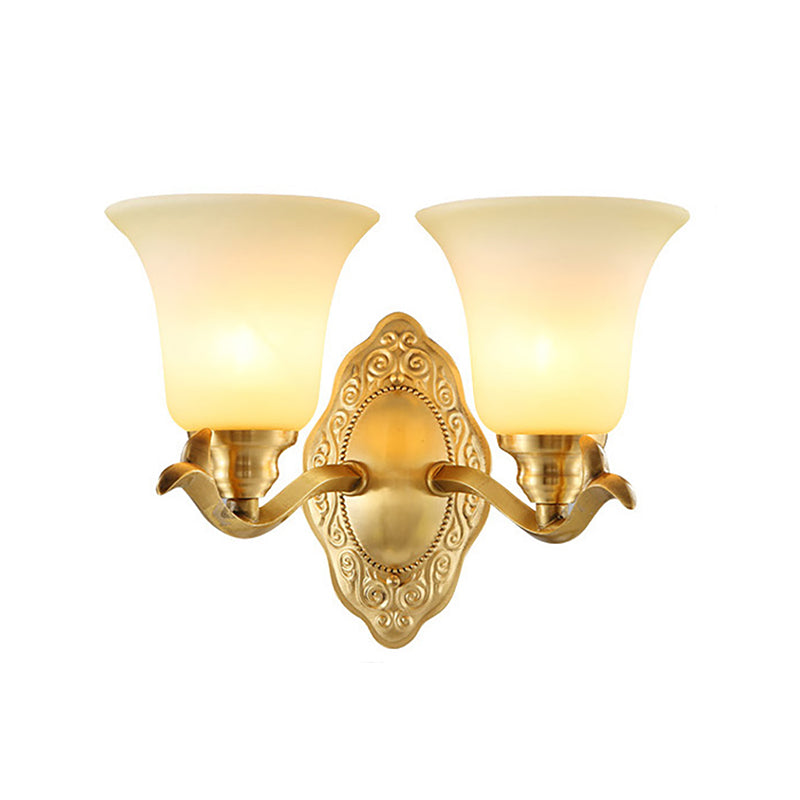 Traditionelle Glockenschirm Wandleuchte 1/2-Licht Frosted Glass Wandleuchte mit goldenem Metallarm