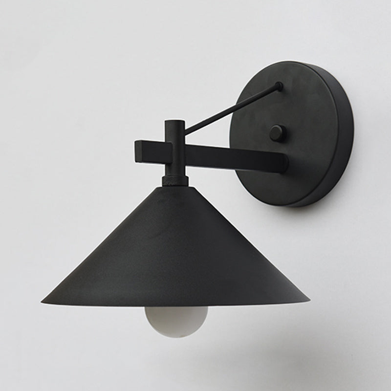 Metallische Kegel Wandhängelampe Vintage 1 Licht Außenwandbeleuchtungsarmatur in Schwarz/Antikmessing/Alter Silber