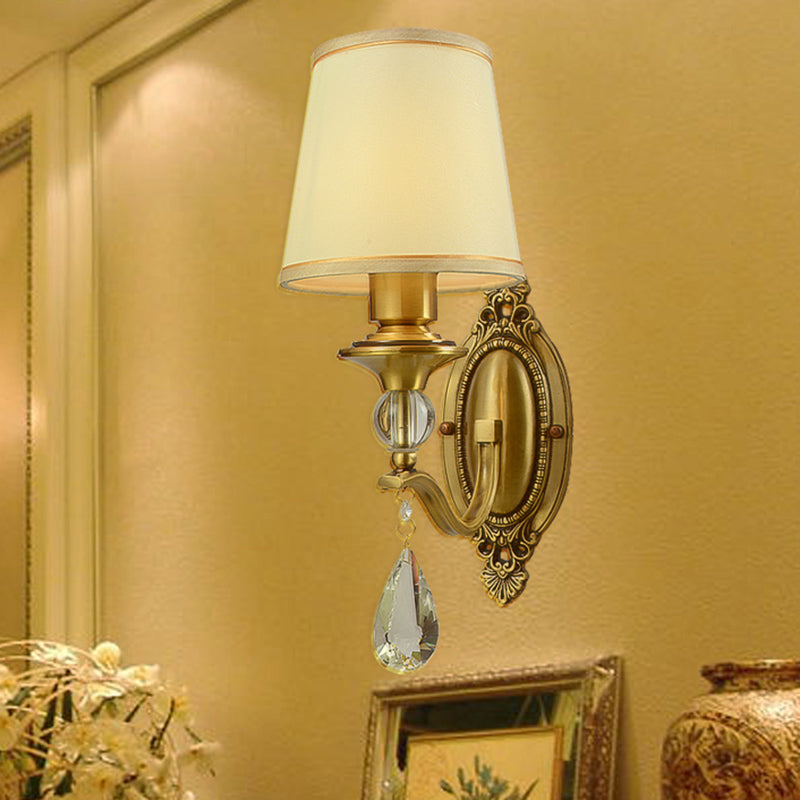 Traditionell Konische Wandmontage Lampe 1/2 Köpfe Stoff Wandstrahler Beleuchtung in Gold mit hängendem Kristall
