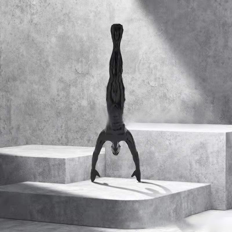 Kletterwand hängende Statuen