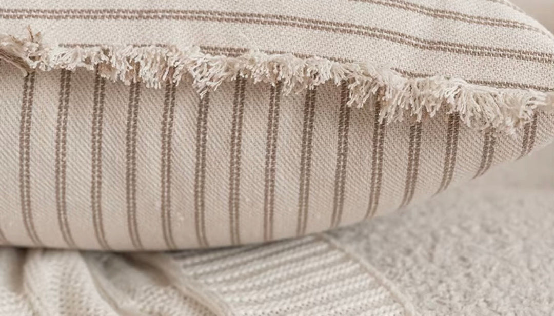 Elegantes Kissenbezug mit Jacquardmuster und Fransen - Baumwoll-Leinen-Mischung