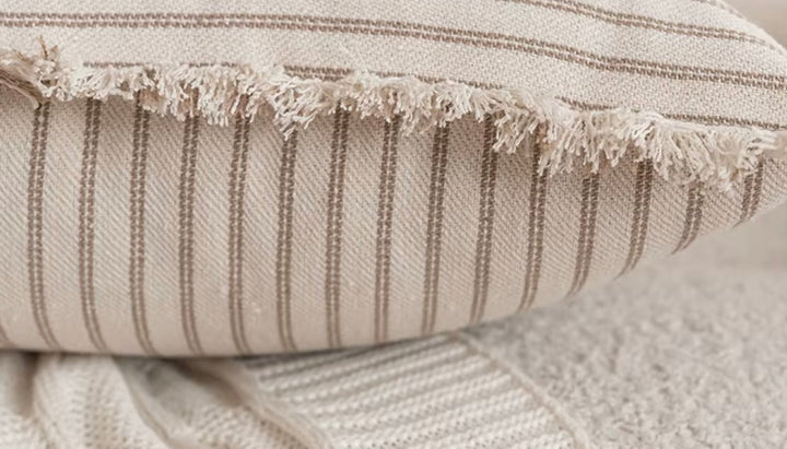 Elegantes Kissenbezug mit Jacquardmuster und Fransen - Baumwoll-Leinen-Mischung