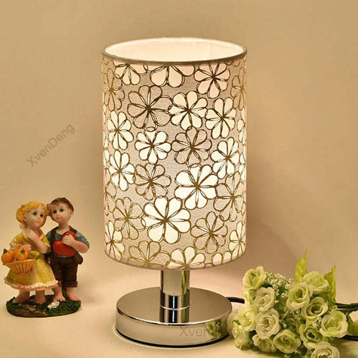 Moderne Eisen Tischlampe LED Stoff Nordic Schreibtischlicht - Perfekt für Wohnzimmer, Schlafzimmer, Nachttisch, Studium und Heimdekor Beleuchtungsanlagen