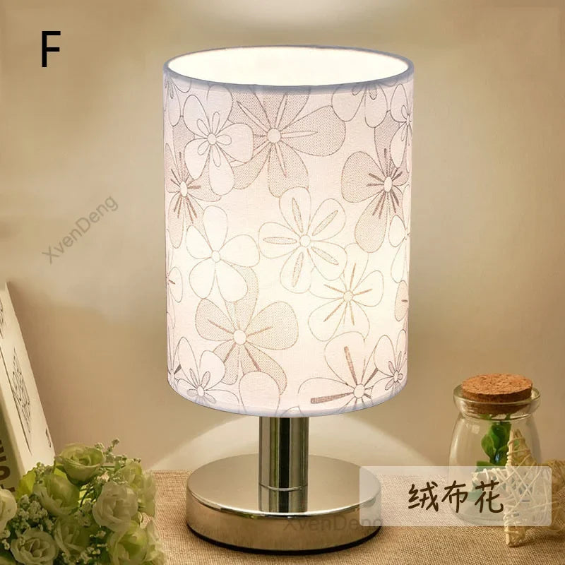 Moderne Eisen Tischlampe LED Stoff Nordic Schreibtischlicht - Perfekt für Wohnzimmer, Schlafzimmer, Nachttisch, Studium und Heimdekor Beleuchtungsanlagen