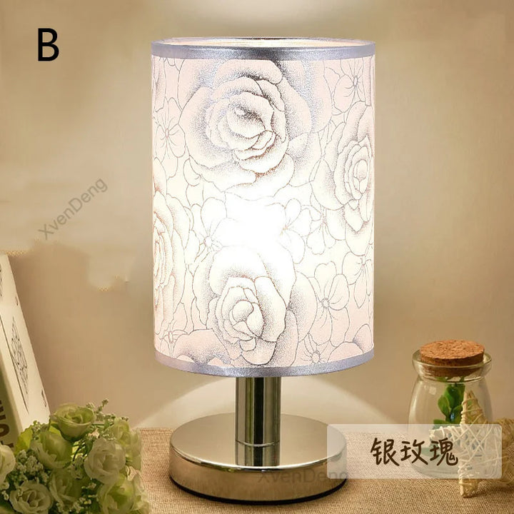 Moderne Eisen Tischlampe LED Stoff Nordic Schreibtischlicht - Perfekt für Wohnzimmer, Schlafzimmer, Nachttisch, Studium und Heimdekor Beleuchtungsanlagen