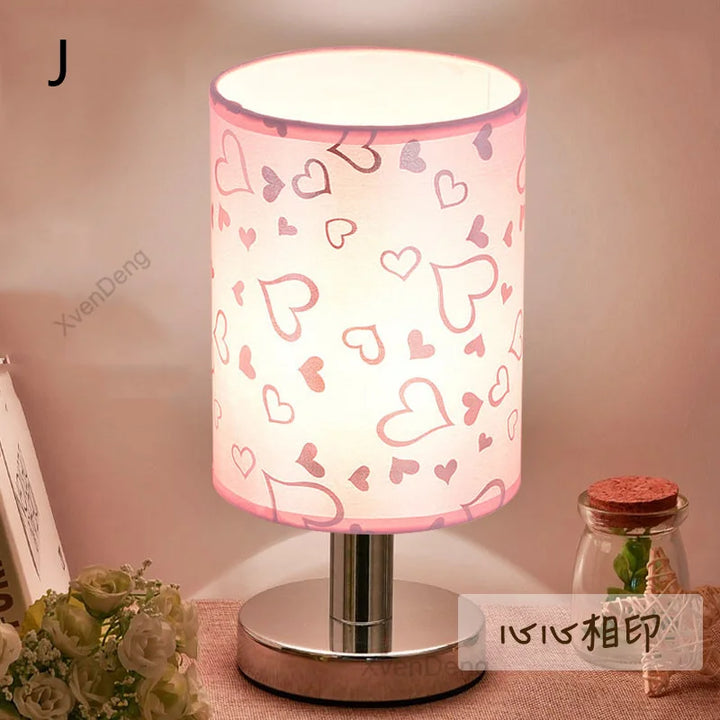 Moderne Eisen Tischlampe LED Stoff Nordic Schreibtischlicht - Perfekt für Wohnzimmer, Schlafzimmer, Nachttisch, Studium und Heimdekor Beleuchtungsanlagen