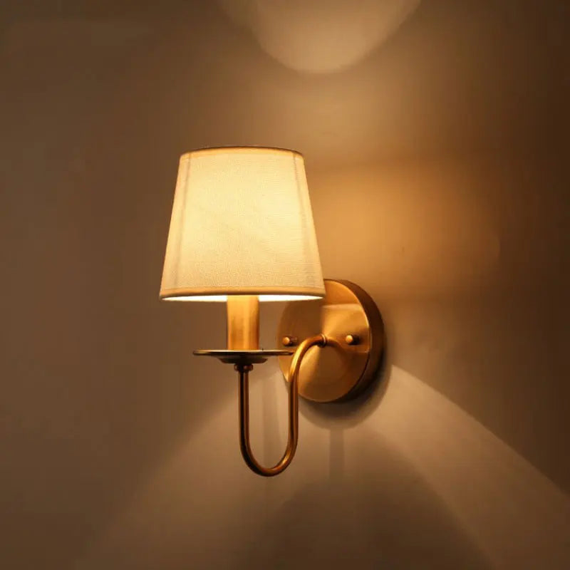 Elegante Stoffwandleuchte - Vintage europäischer Charme für jeden Raum