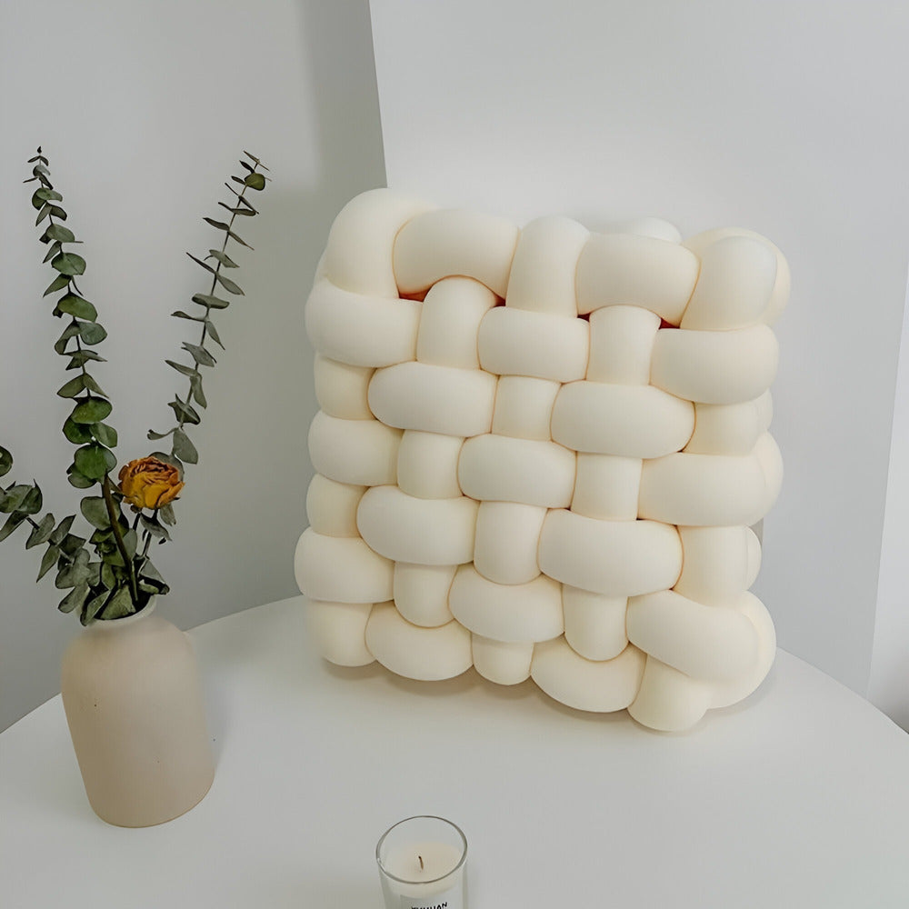 Dekoratives Kissen mit Knotendesign