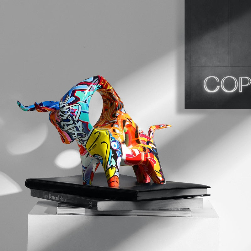Art Farbenfrohe Stierskulptur