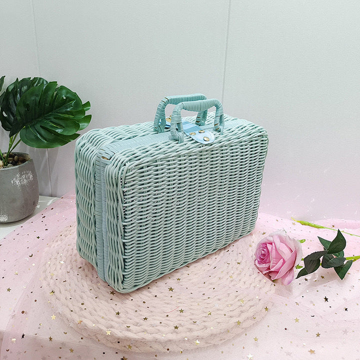 Stylische Rattenbox mit praktischen Griffen