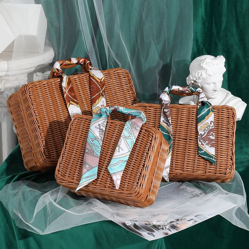 Stylische Rattenbox mit praktischen Griffen