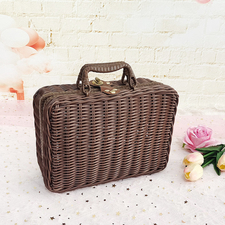Stylische Rattenbox mit praktischen Griffen