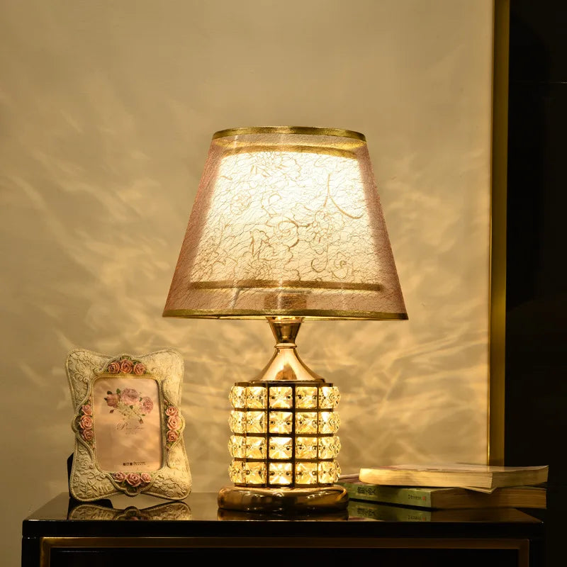 Moderne Kristall Tischlampe – Europäischer Stil Luxuriöse Lampe für Hochzeitsgeschenkideen, Süße Schlafzimmer und Wohnkultur