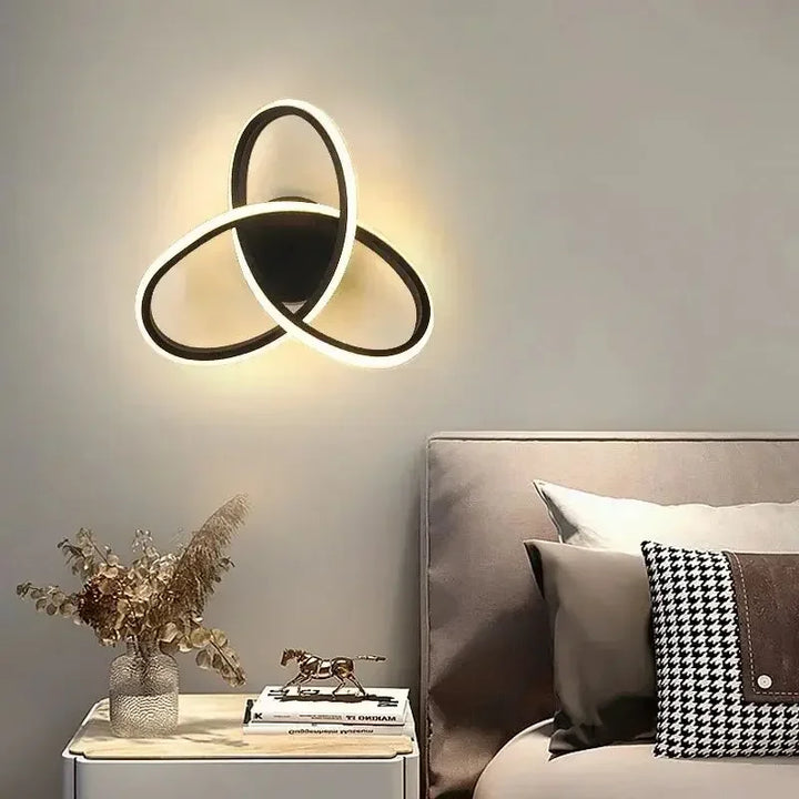 Moderne LED-Wandleuchte – Dreifach Schwarz & Weiß Deckenleuchte für Schlafzimmer, Wohnzimmer, Flur und Arbeitszimmer mit Fernbedienung und dimmbaren Optionen