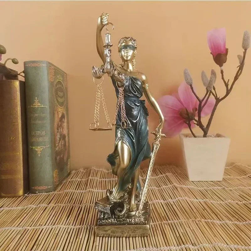 Antike Bronze griechische Göttin der Gerechtigkeit Statue Fair Angels Harz Skulptur Ornamente Schreibtisch Wohnkultur Geschenk