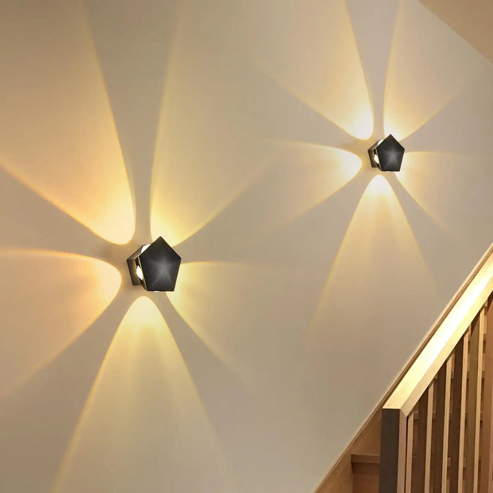 Schwarze Prisma Ambient Minimal Wandlampe