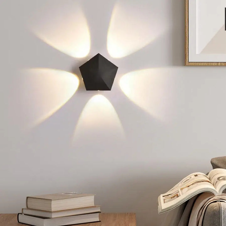 Schwarze Prisma Ambient Minimal Wandlampe