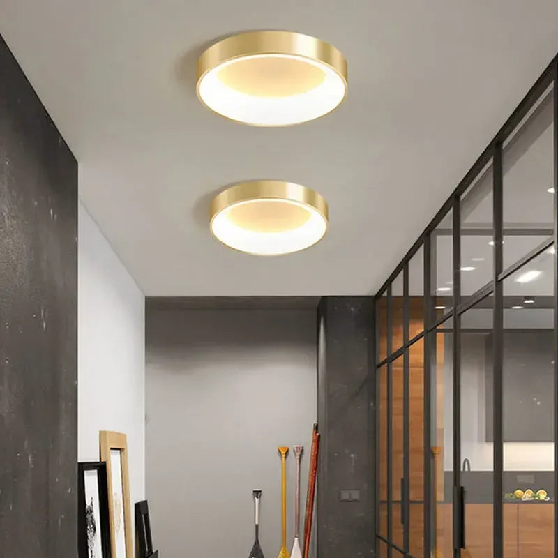 Moderne LED-Deckenleuchte – Dimmbare goldene Aufbaulampe für Schlafzimmer, Arbeitszimmer, Balkon und Flur