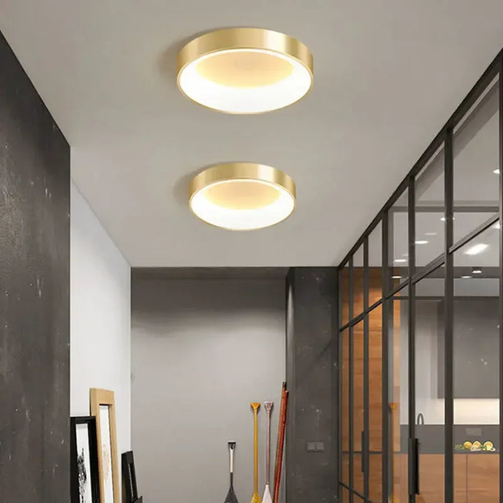 Moderne LED-Deckenleuchte – Dimmbare goldene Aufbaulampe für Schlafzimmer, Arbeitszimmer, Balkon und Flur