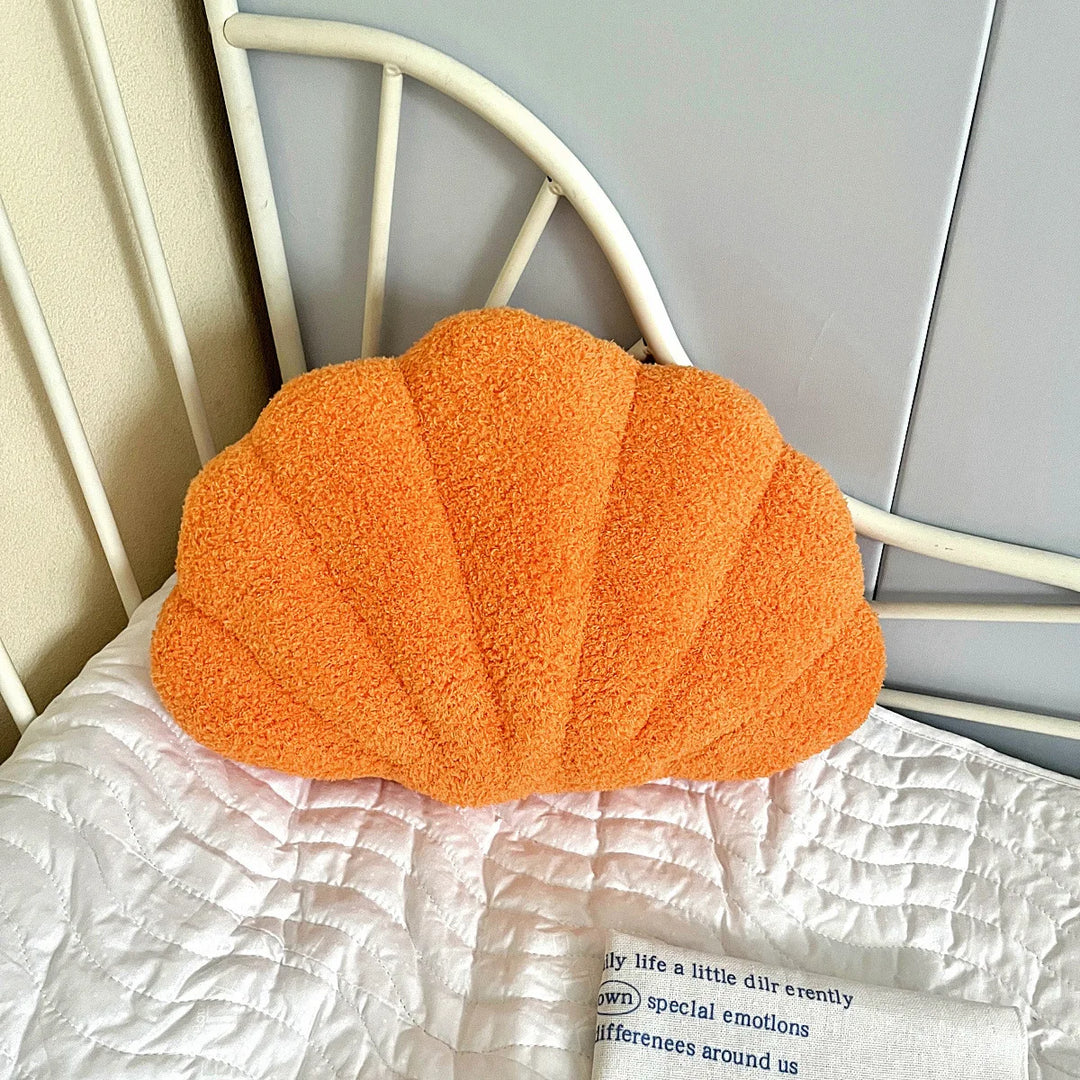 Pastell Shell Kissen – Flauschiges Bouclé Plüschkissen