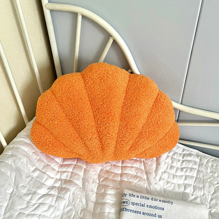 Pastell Shell Kissen – Flauschiges Bouclé Plüschkissen