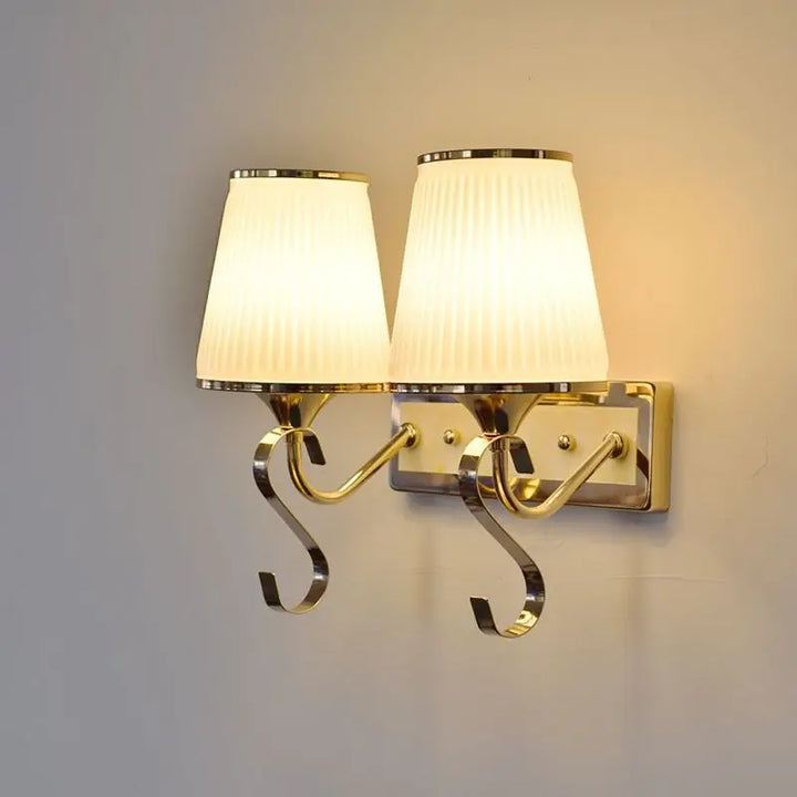 Moderne LED Wandleuchte mit Glaslampenschirm | Wandleuchten
