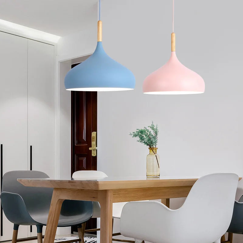 Moderne Macaron Pendelleuchte – Farbige LED-Kronleuchter für Schlafzimmer, Restaurant, Büro und Wohnzimmer – Einstellbares Aluminium-Hängelicht