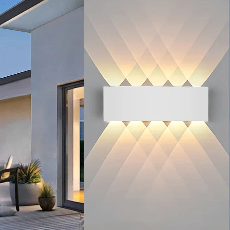 Moderne LED-Außenwandleuchte – Wasserdichte Veranda- und Balkonwandleuchte für Haus und Garten, IP55 bewertet