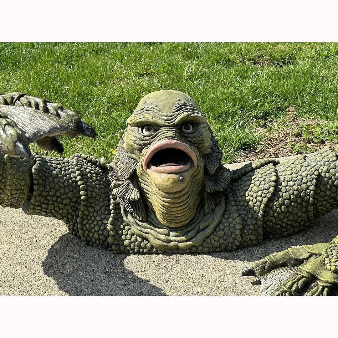 Kreatur The Black Lagoon Grab Skulpturen Figur Gartenbau Außenornamente Monster Statue Mann Halloween Dekoration